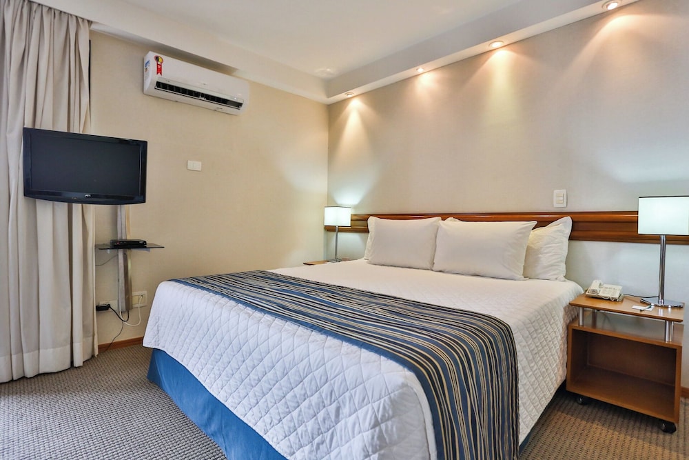 Standard Suite, 1 King Bed - Photo 5