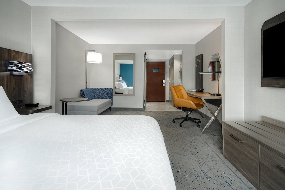 Suite, 1 King Bed with Sofa bed (Extra Space) - Photo 3