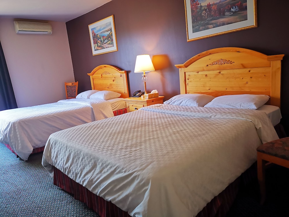 Standard Room, 2 Queen Beds, Carpeted Floor photo 3