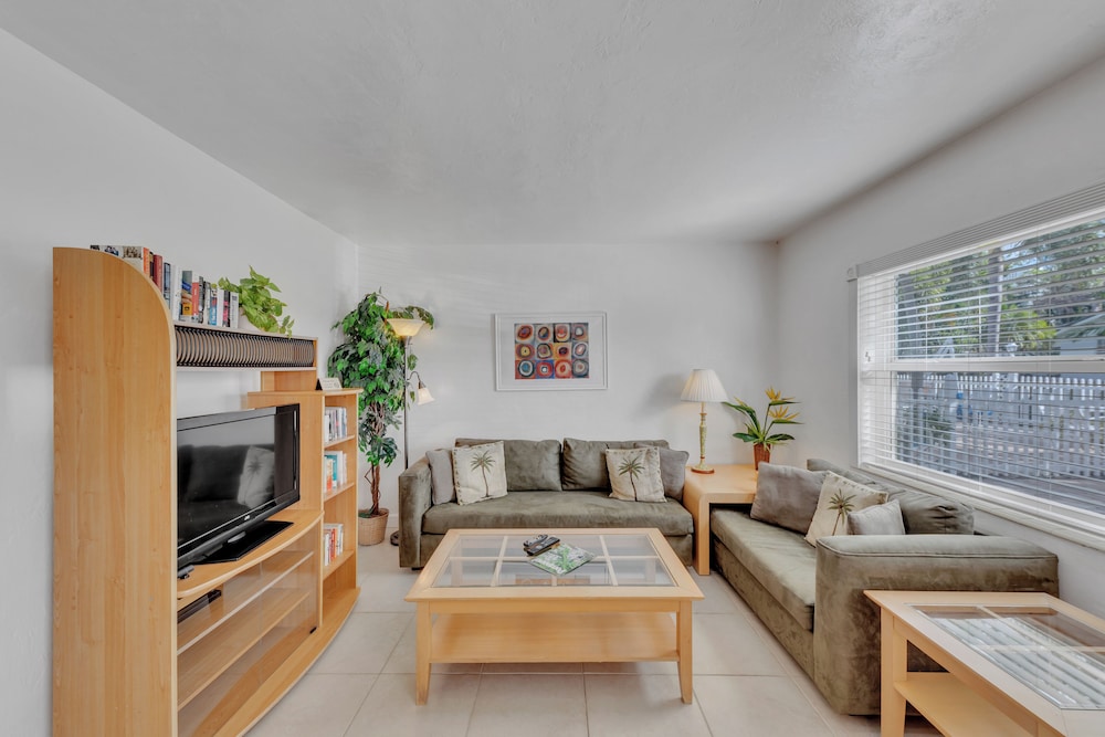 Comfort Apartment, 1 King Bed with Sofa bed, Resort View, Beachfront