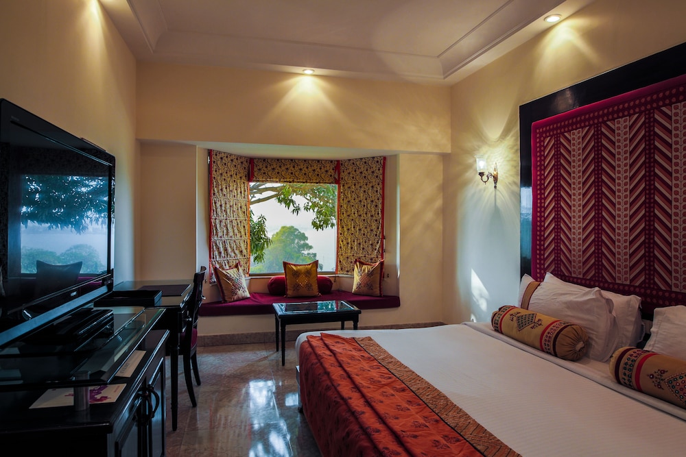 Room, 1 King Bed, Valley View - Photo 9