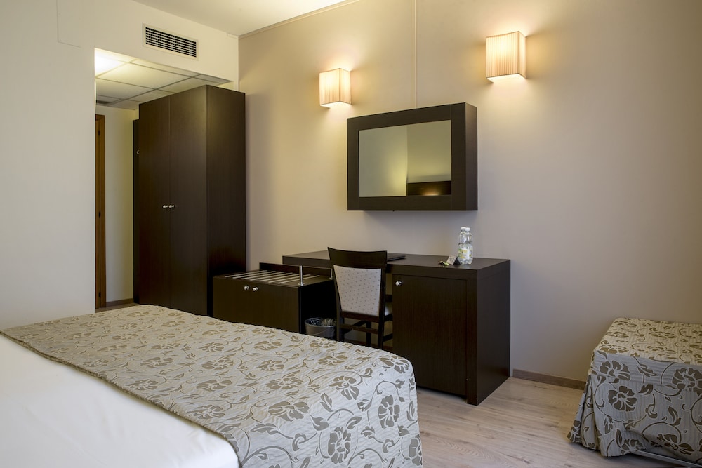 Standard Double Room Single Use - Photo 2