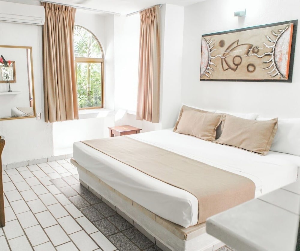 Basic Room, 1 King Bed photo 1