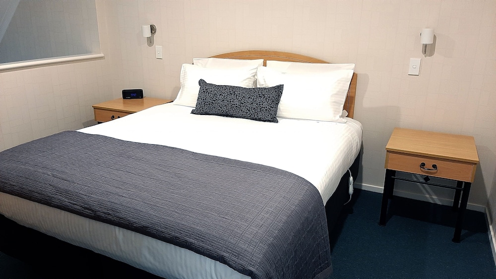 One Bedroom Executive Apartment (Level 2 – Access by Stairs Only)