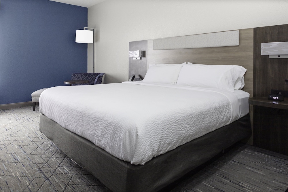 Standard Room, 1 King Bed - Photo 1
