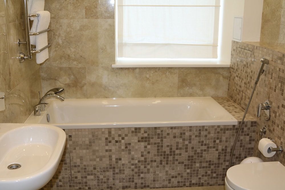 Deluxe Double Room, 1 King Bed, Non Smoking, City View photo 2