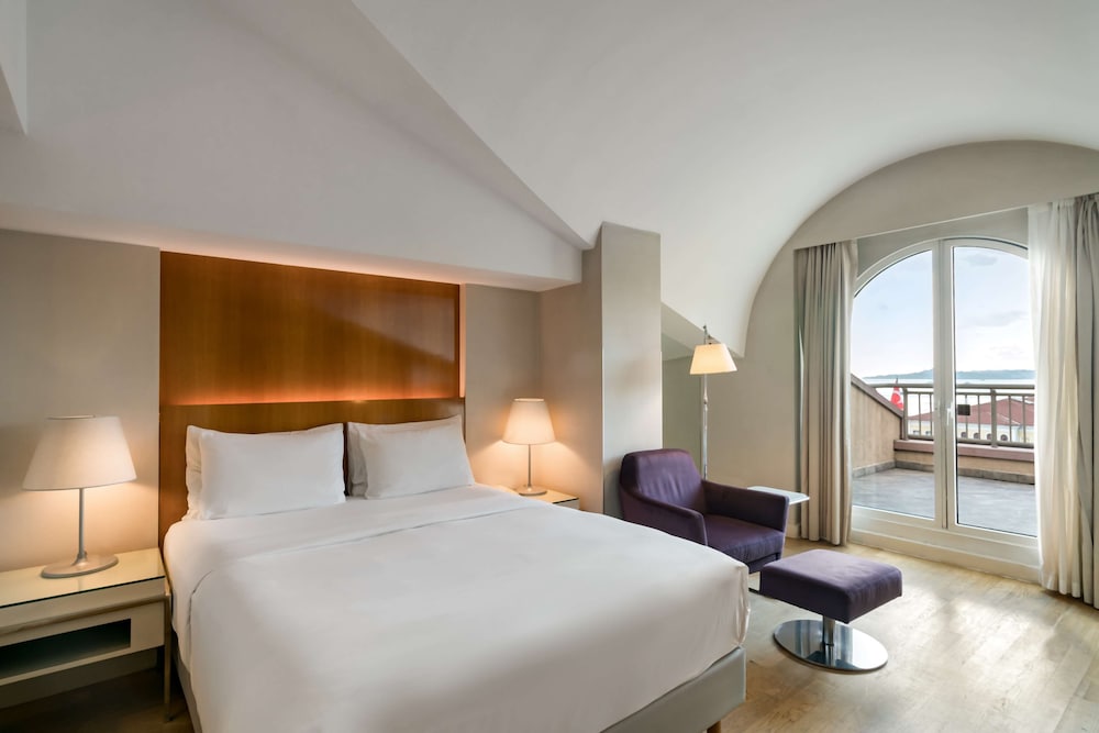 Premium Room, Terrace, Partial Sea View photo 2