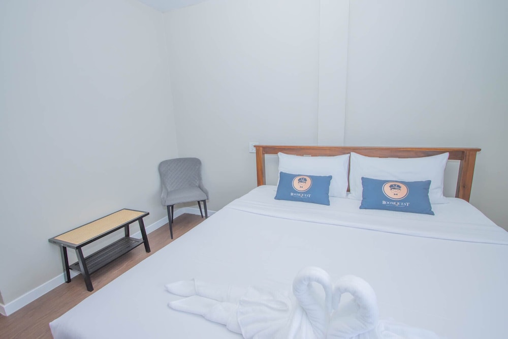 Deluxe Room, 1 Bedroom, Pool View - Photo 10