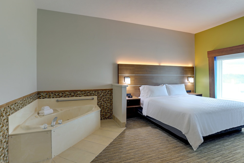 Suite, 1 King Bed, Accessible (Communications) - Photo 2