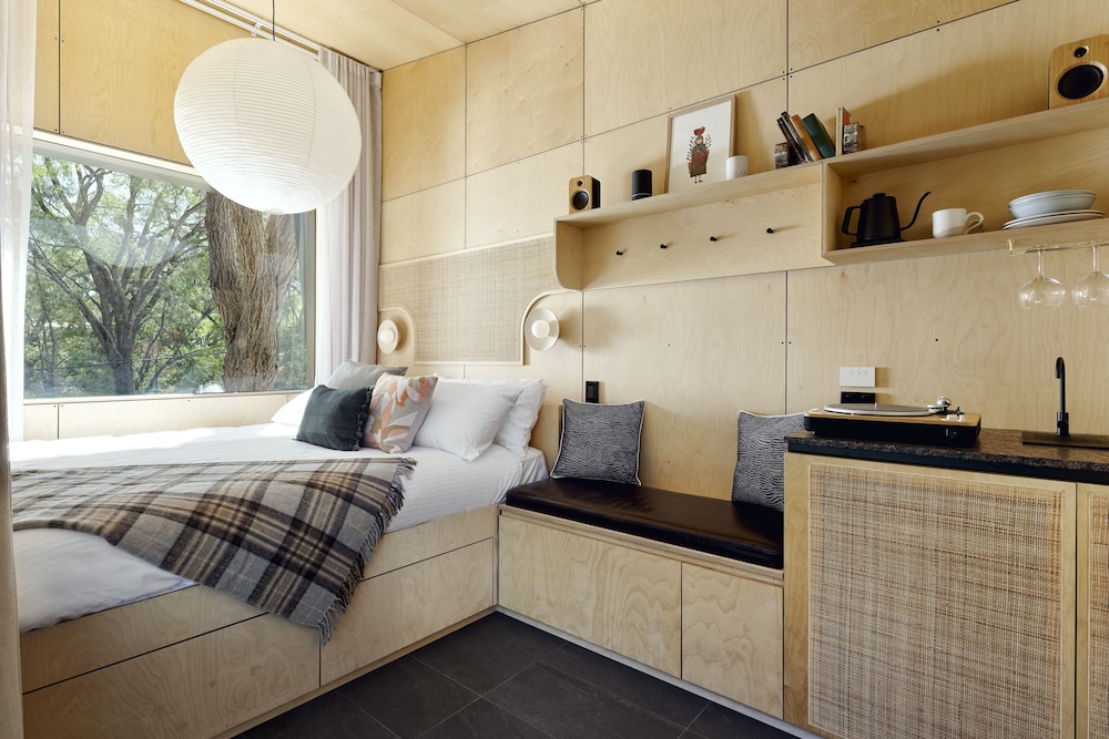Comfort Cabin, 1 King Bed, Accessible photo 1