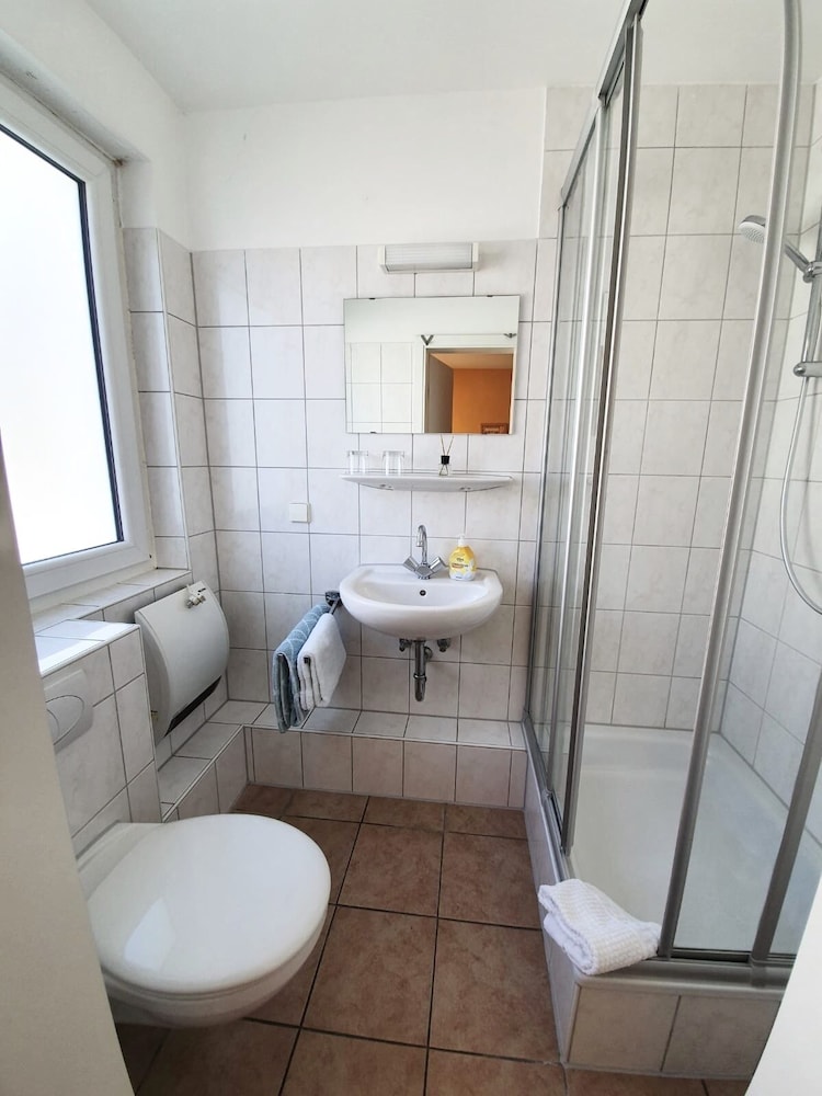 Basic Double Or Twin Room, Private Bathroom - Photo 12