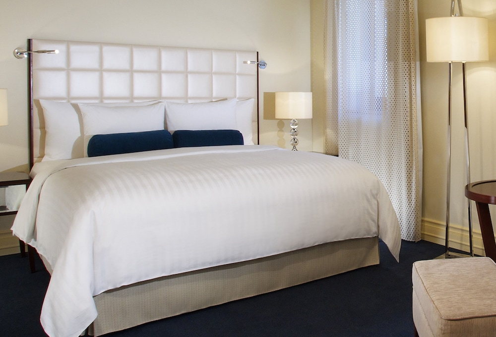 Standard Room, 1 King Bed photo 2