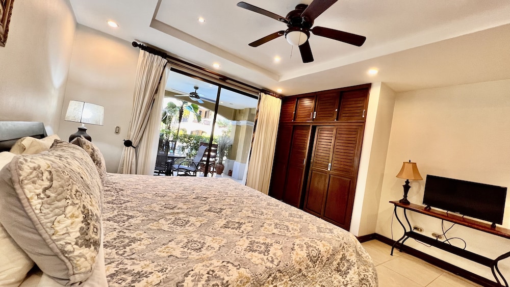 Standard Condo, Pool Access, Ground Floor photo 3