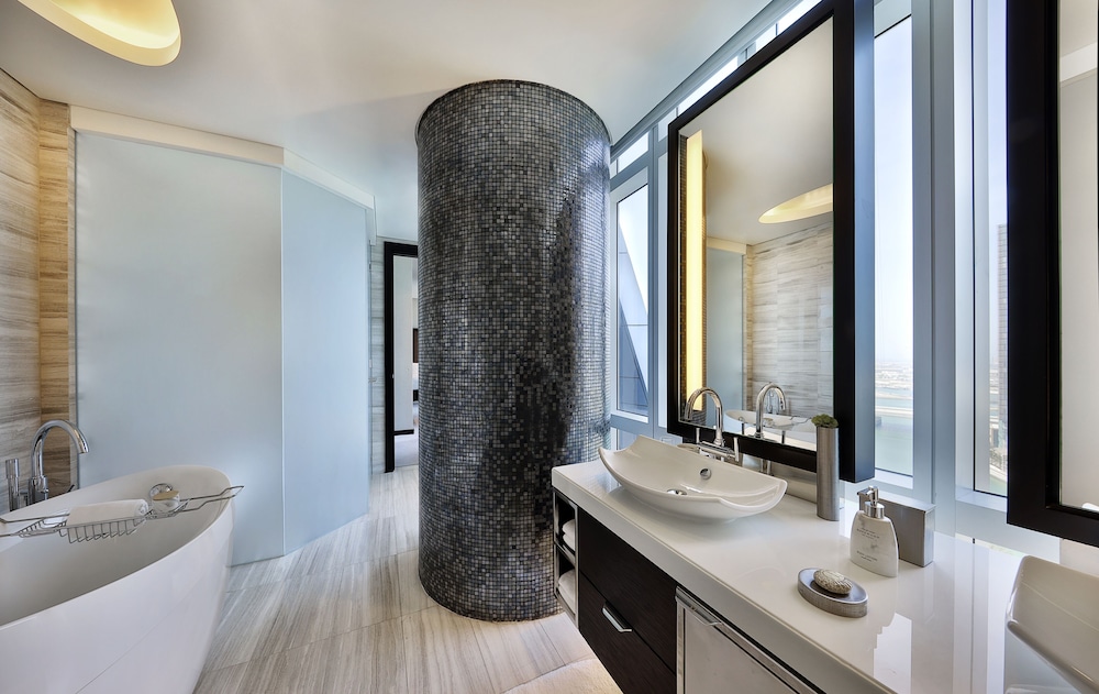Premier Suite (Skyline View) — photo 4