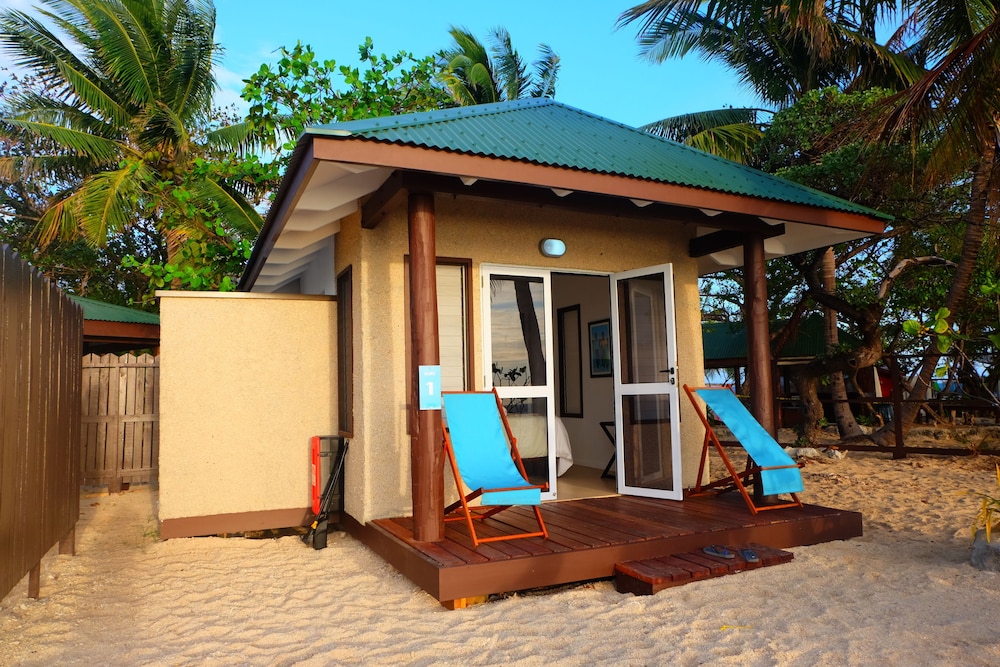 Beachfront Bure (Fan Cooled - Private Ensuite) photo 3