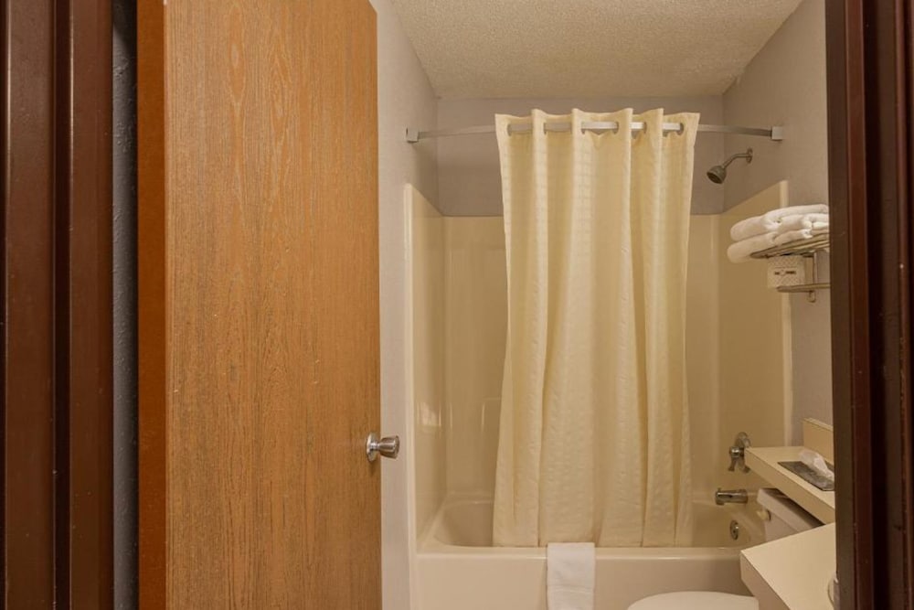 Standard Room, 1 King Bed, Non Smoking - Photo 2