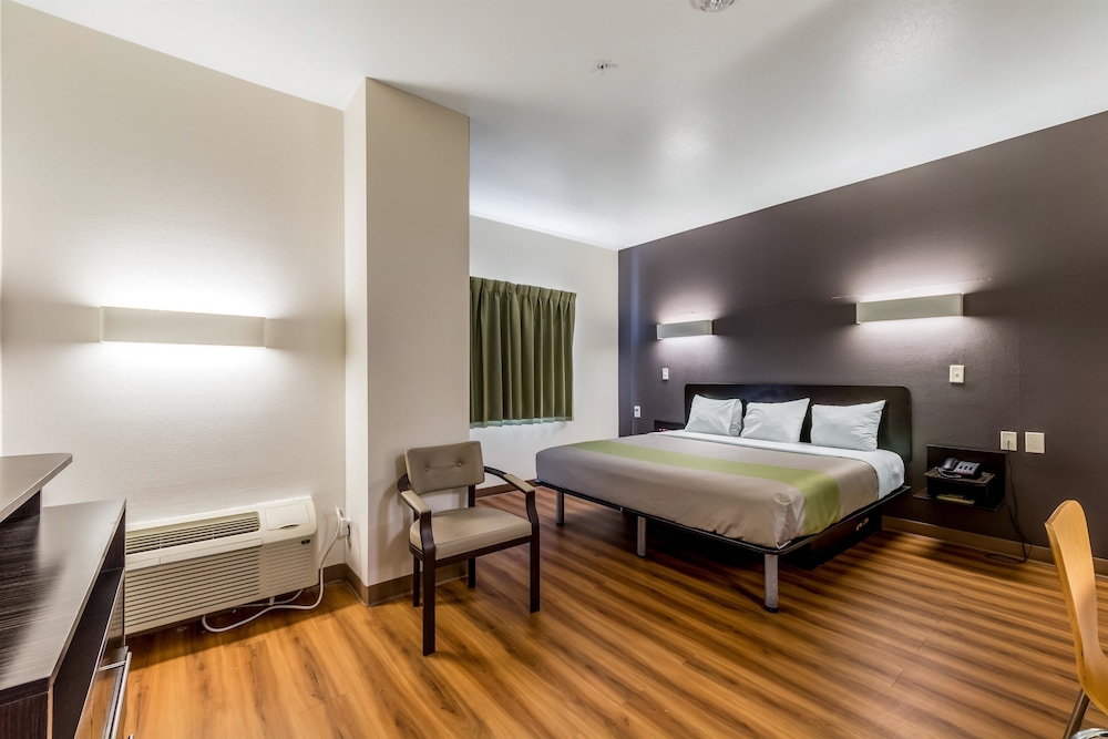 Suite, 1 King Bed, Non Smoking photo 2