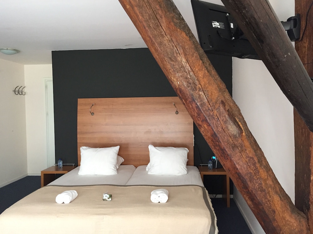 Superior Room, 2 Twin Beds, Bathtub, Garden View photo 2