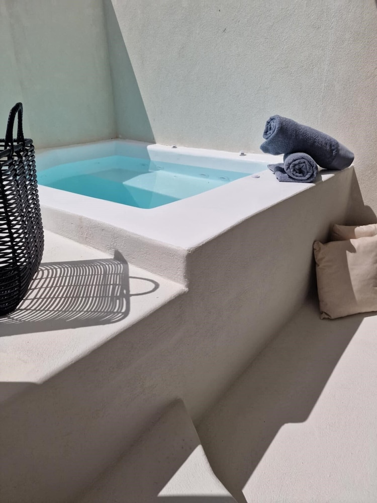 Elite Suite, Hot Tub, Sea View