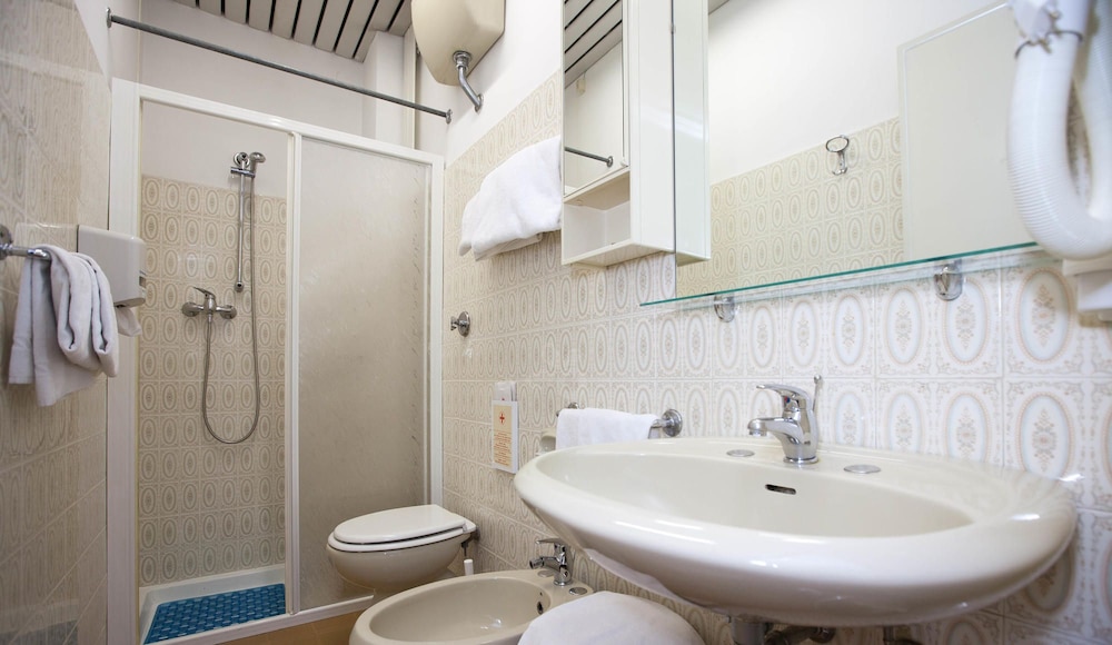 Standard Double Room - Photo 2