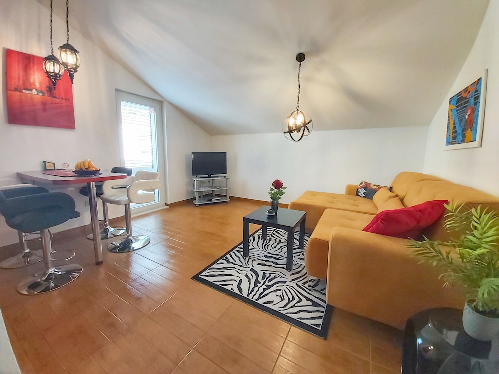 Classic Apartment, 1 King Bed with Sofa bed