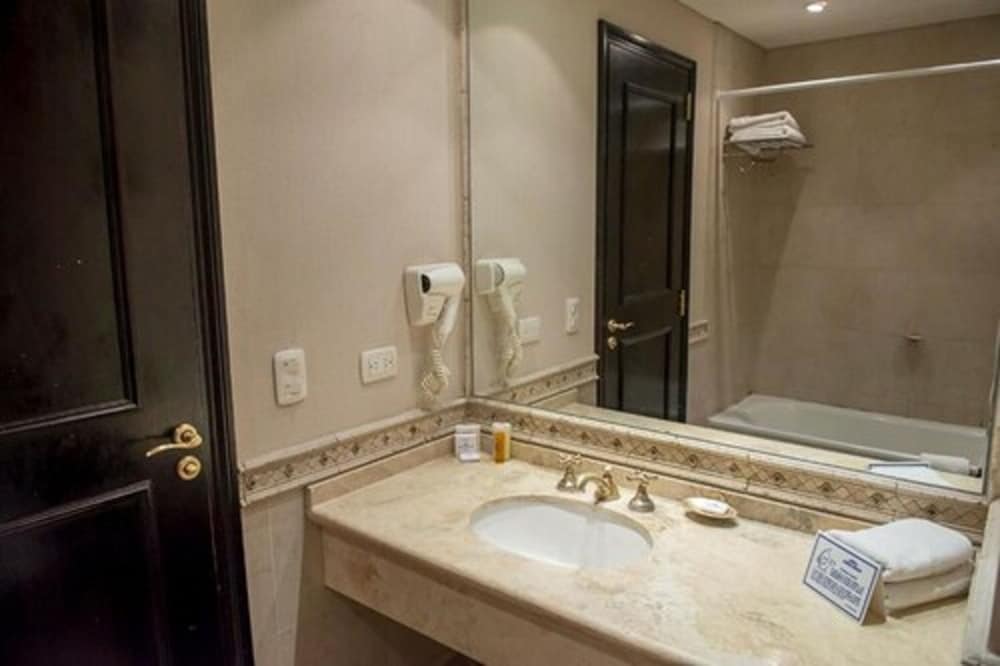 Suite, 1 King Bed photo 3