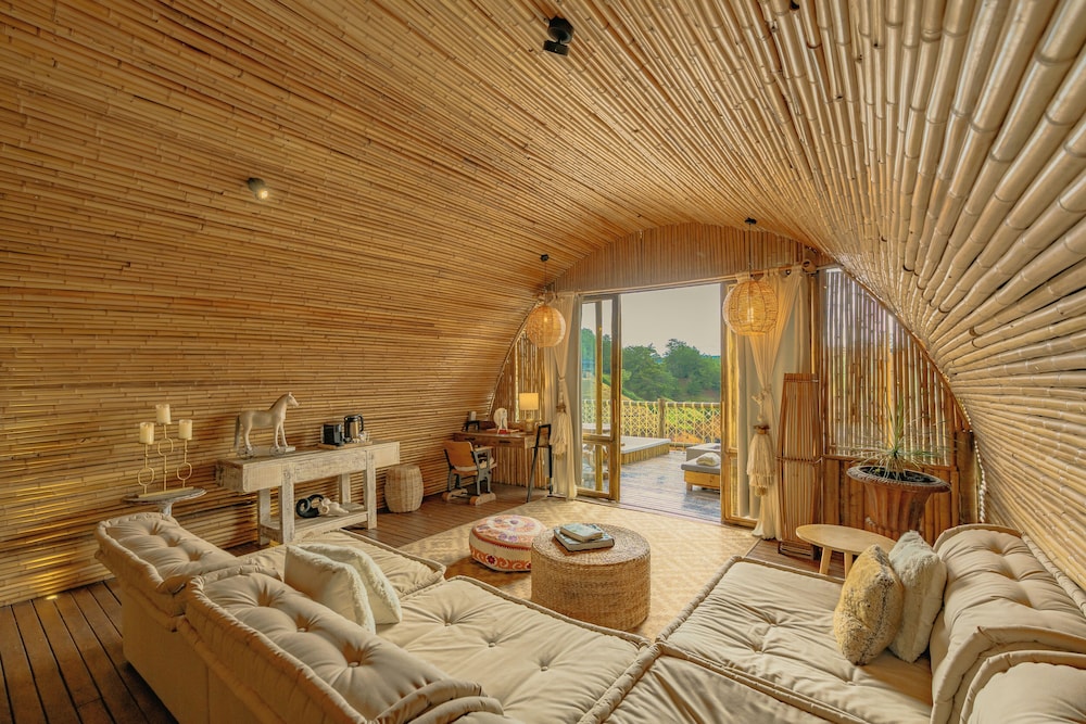Bamboo Palace Romance - Photo 11
