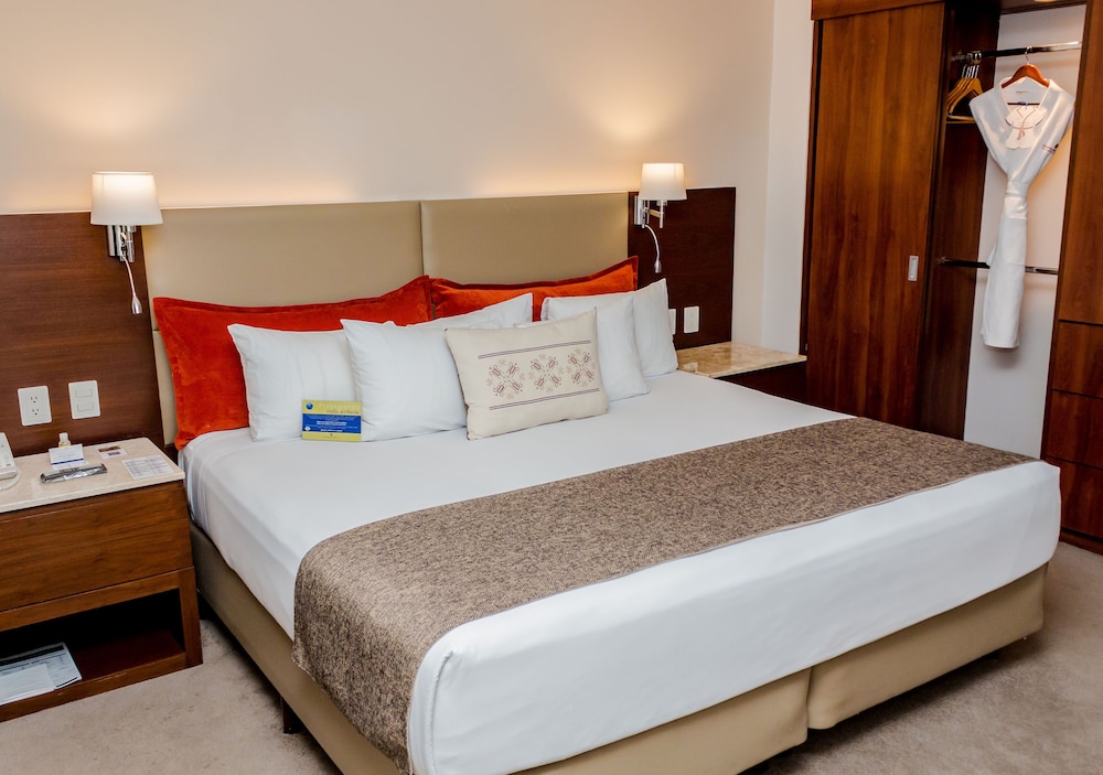 Executive Room with King size bed photo 3