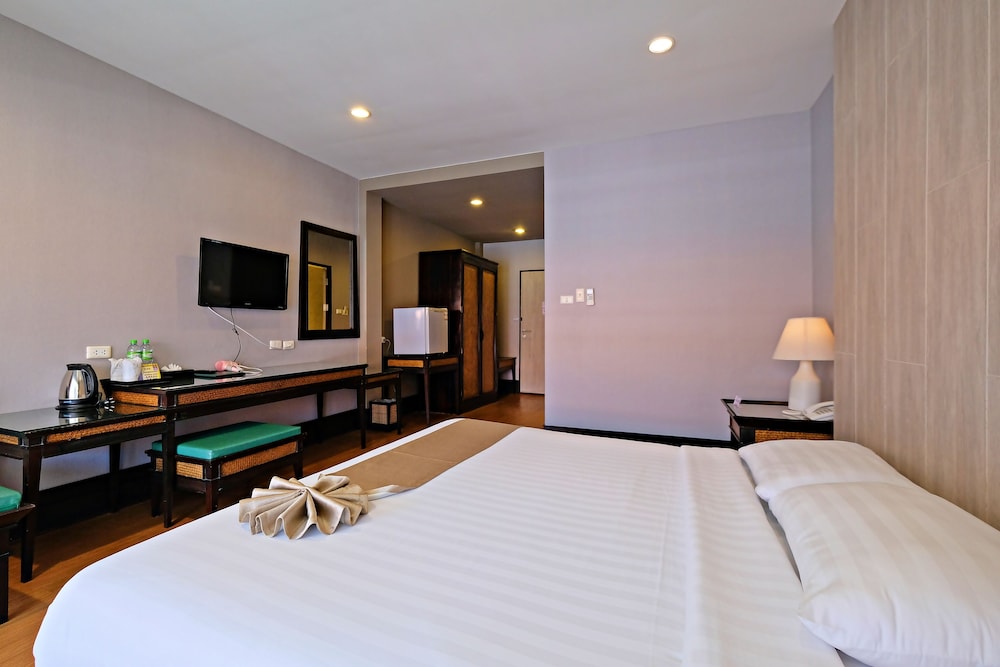 Superior Room, 1 King Bed - Photo 4