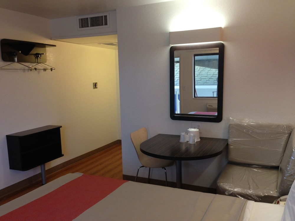 Standard Room, 2 Double Beds, Smoking photo 3