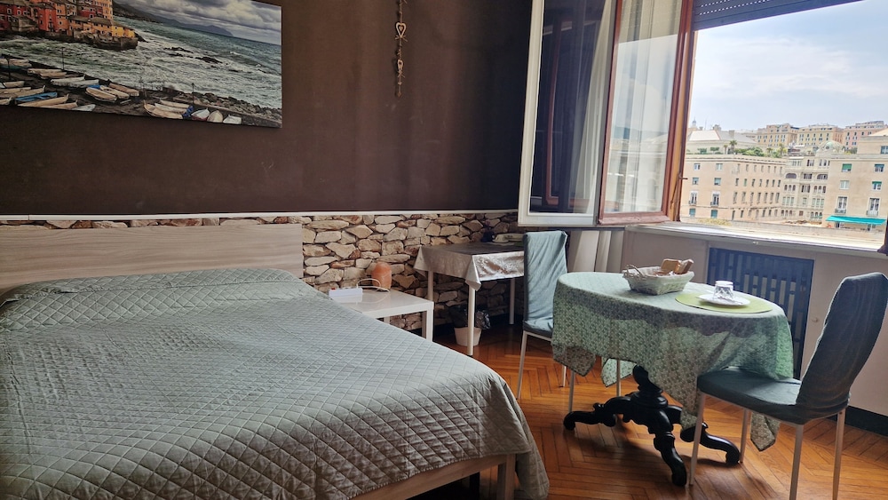 Classic Double Or Twin Room, 1 Bedroom, Shared Bathroom, Tower (External) photo 1