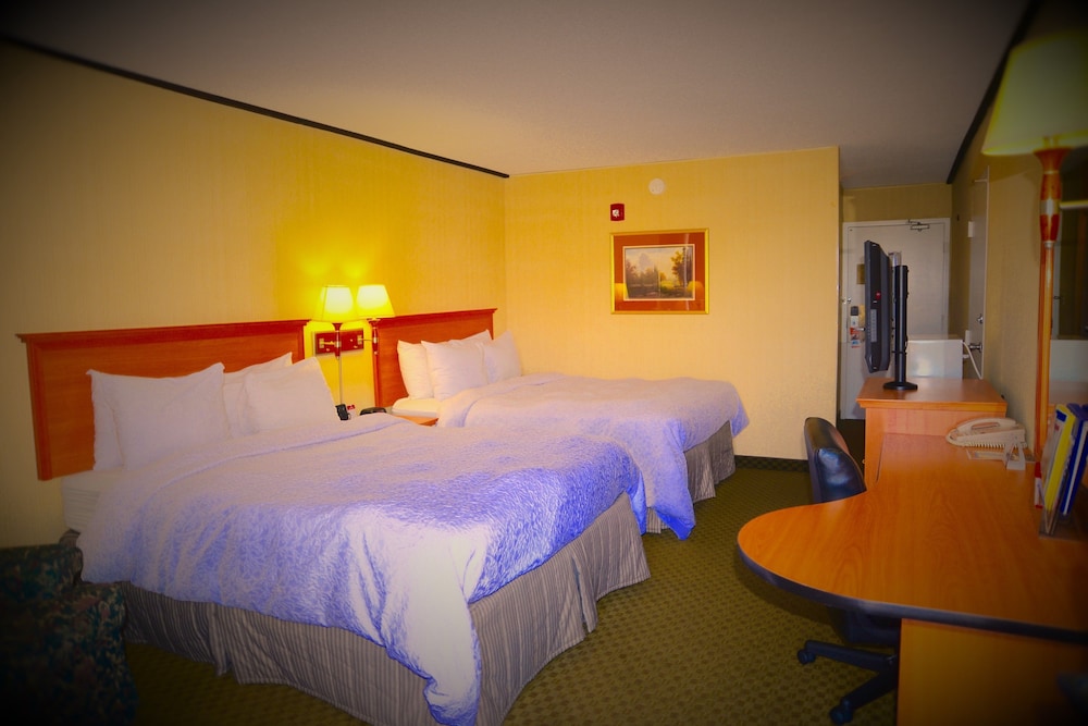 Room, 2 Double Beds, Non Smoking - Photo 5