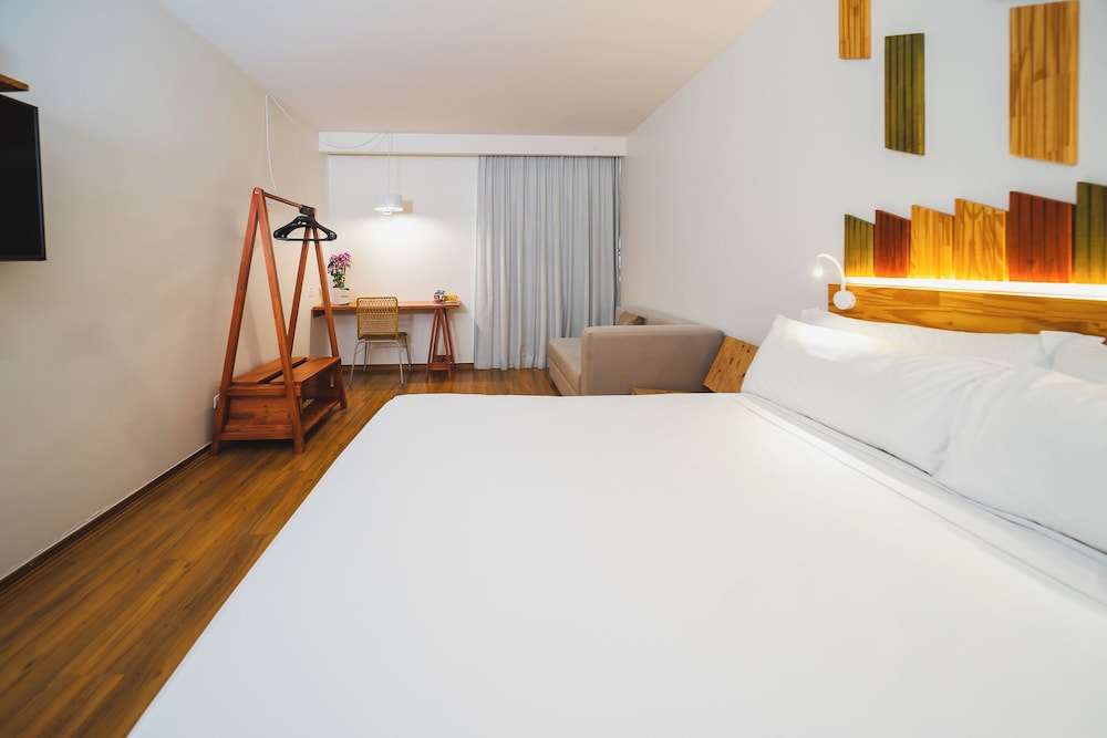 Standard Triple Room, Multiple Beds - Photo 4