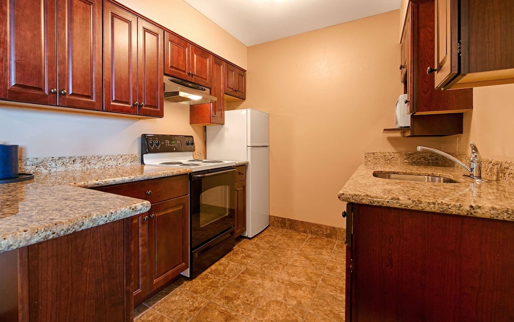 Suite, 2 Queen Beds, Kitchen (Living Room, Full Kitchen) photo 3