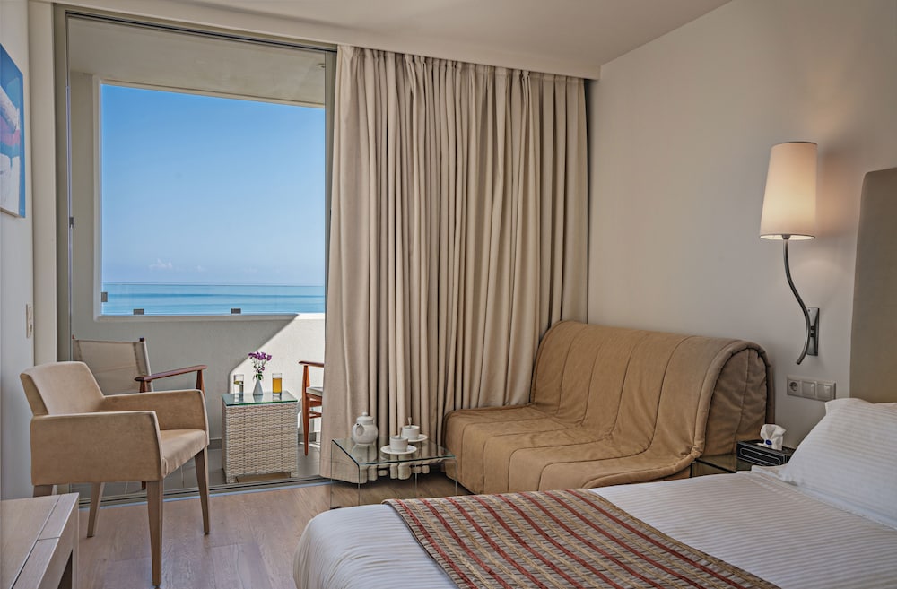 Junior Suite, Partial Sea View thumbnail 5