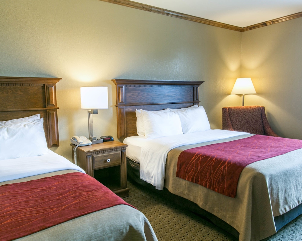 Standard Room, 2 Queen Beds, Non Smoking - Photo 2