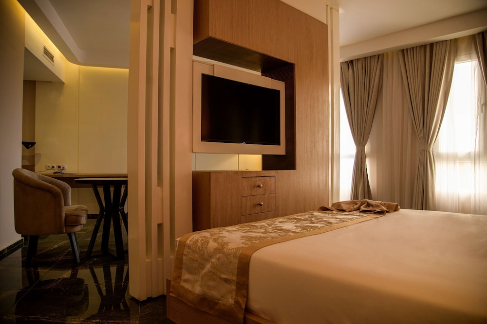 Business Suite, 1 King Bed, Non Smoking