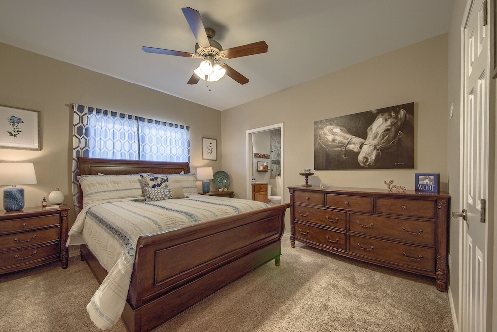 Condo, 2 Bedrooms