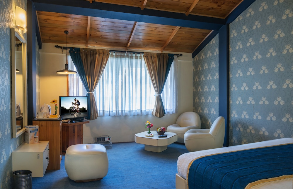 Deluxe Room, 1 Queen Bed - Photo 5