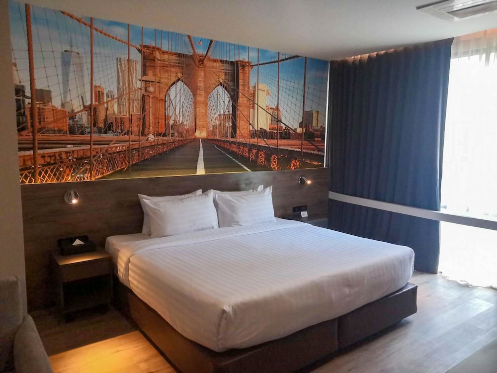 Premier Double Room, 1 King Bed photo 3