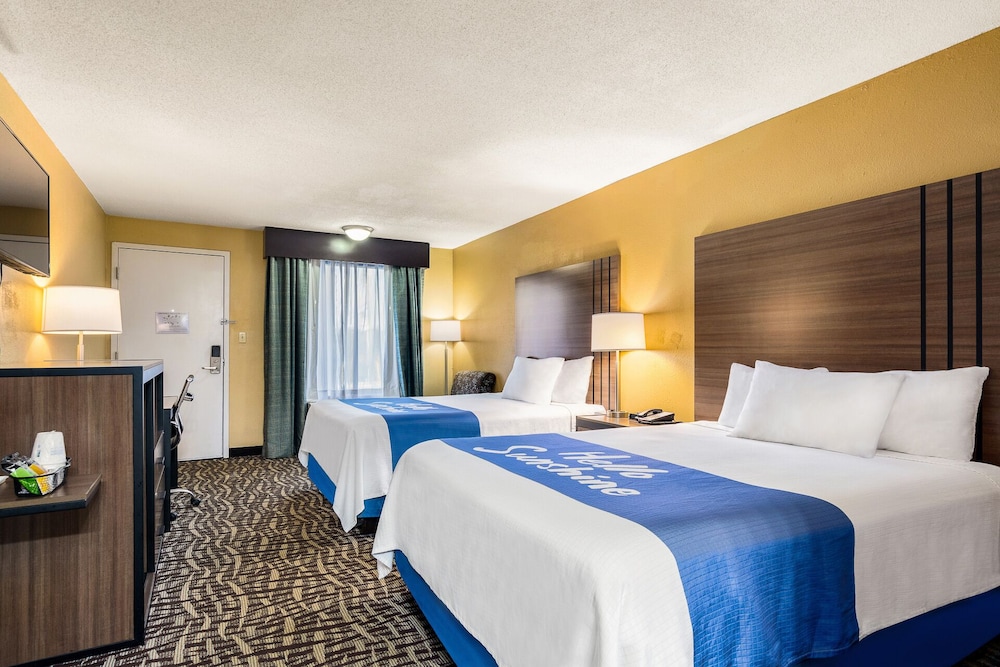Business Room, 2 Queen Beds - Photo 1