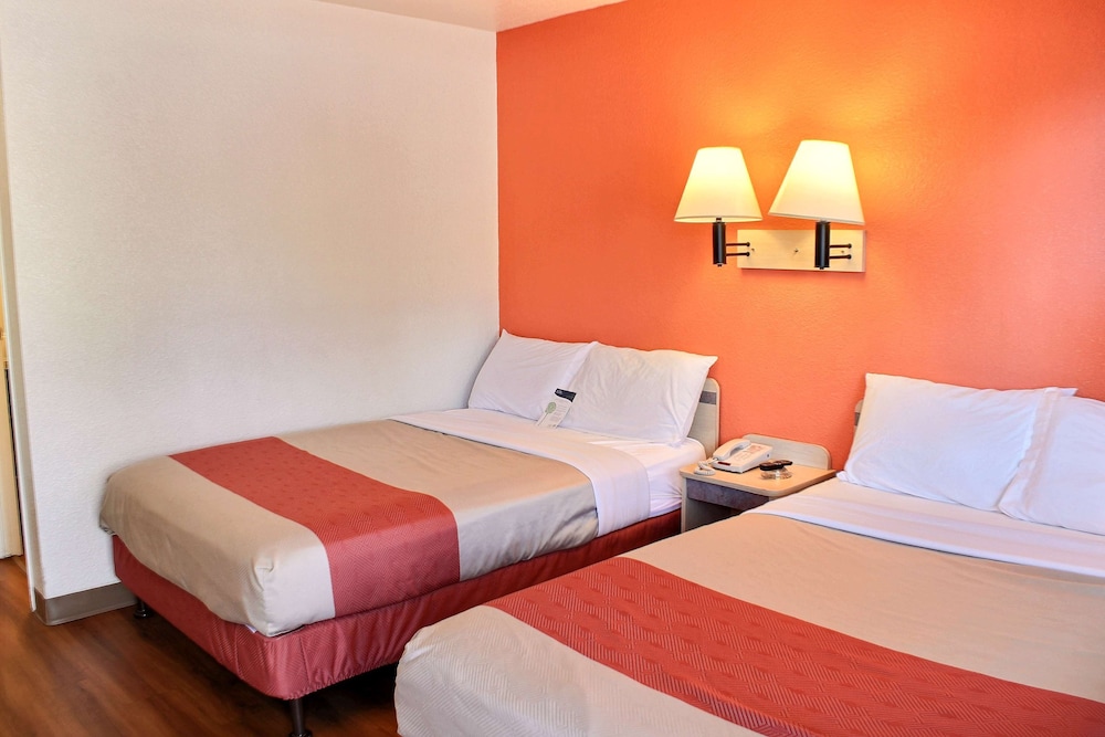 Deluxe Room, 2 Double Beds, Non Smoking, Refrigerator & Microwave photo 2