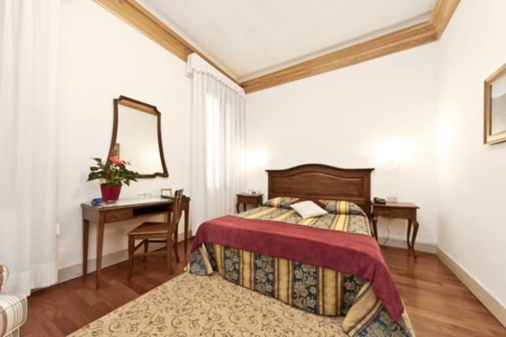 Standard Double or Twin Room photo 3
