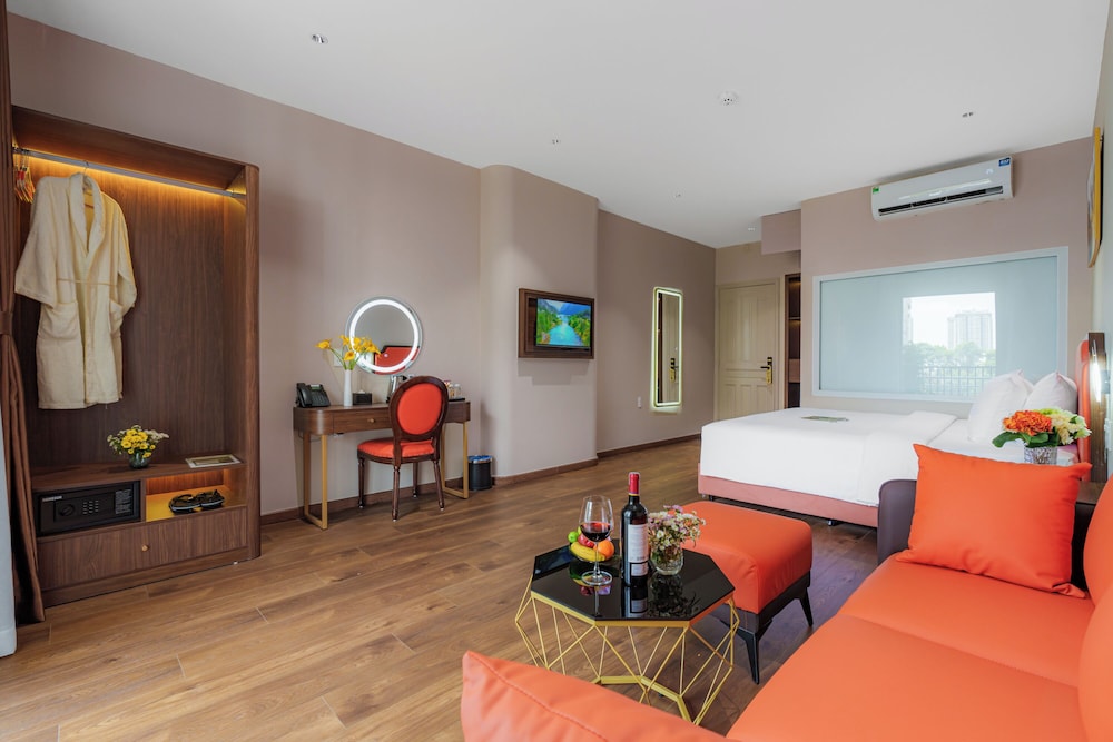 Junior Studio Suite, 1 King Bed, Non Smoking, City View