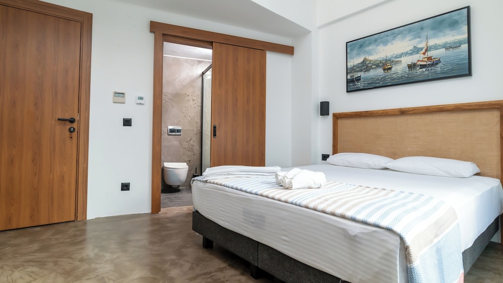 Deluxe Double Room, Balcony, Courtyard View