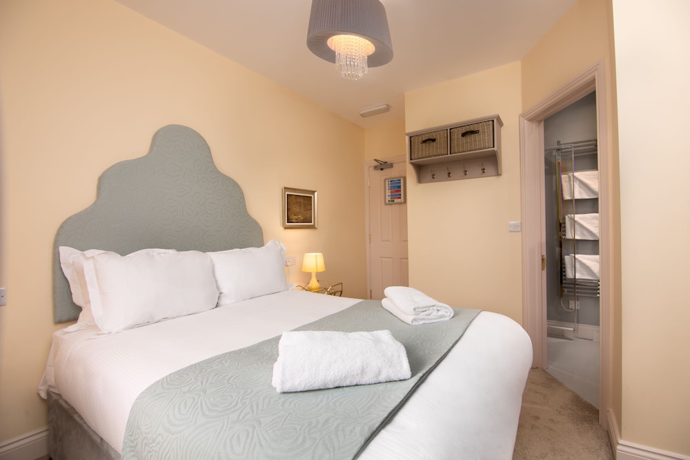 Double Room, Ensuite - Photo 9