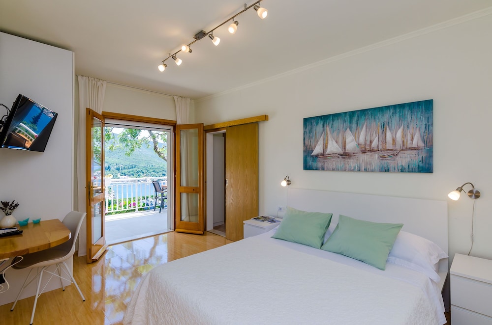 Apartment (One Bedroom Apartment with Terrace an)