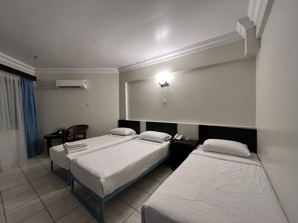 Deluxe Triple Room, Partial Sea View
