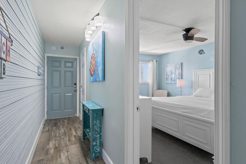 Condo, 1 King Bed with Sofa bed (The Summit 919)