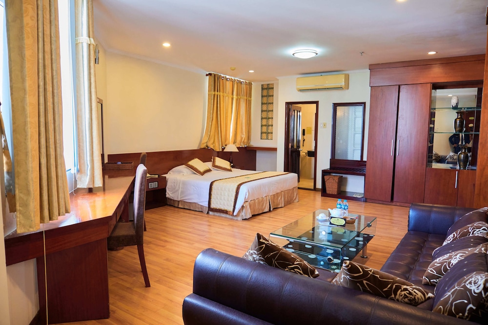 Senior Double Room, 1 King Bed photo 2